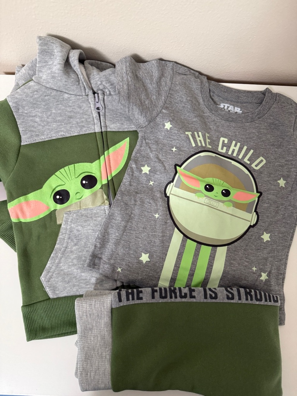 Star Wars•Grogu Grey & Green Kids Sweatsuit Set•Size 2T